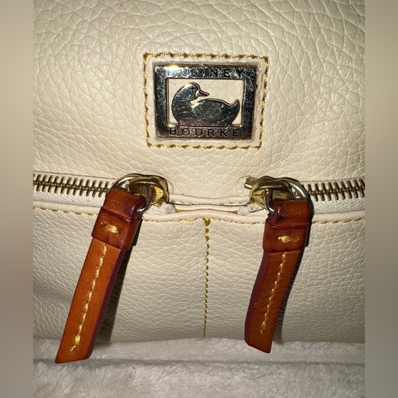 Dooney & Bourke Cream and Brown Shoulder Bag - Picture 6 of 13